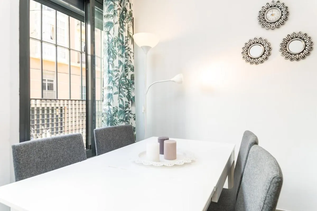 C54 - Homey Apartment 2 Bedroom In Town Malaga